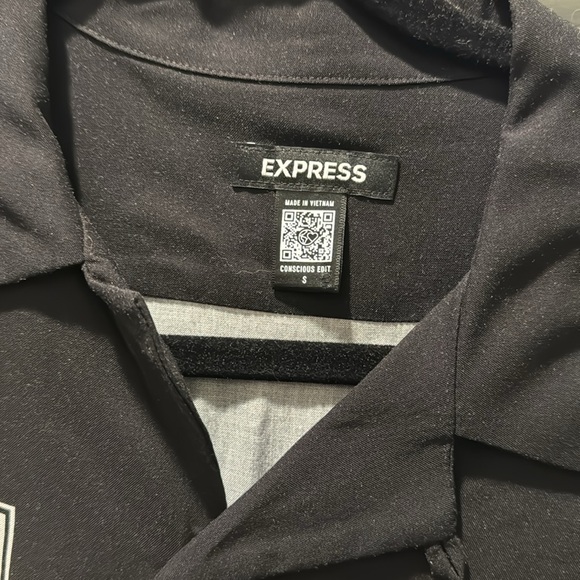 Short Sleeve Pattern Button Down - Picture 2 of 4